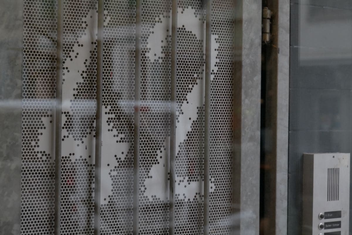 Die Eingangstür zum Haus ist leicht zu merken.